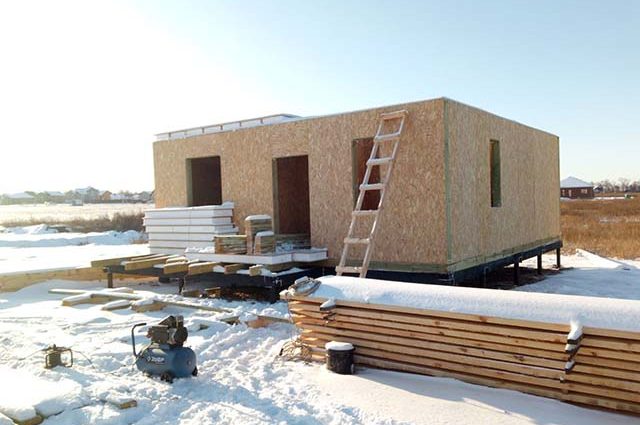 Можно ли строить СИП-дом зимой